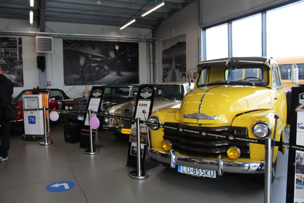 Muzeum motoryzacyjne Jaro retro classic Garage w Lublinie - Vlog podróżniczy Steina