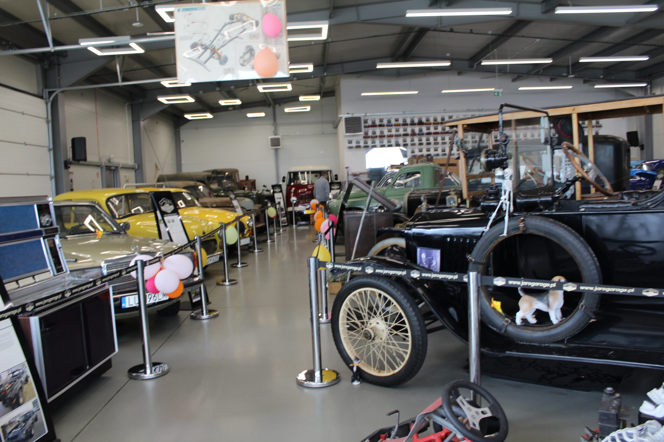 Muzeum motoryzacyjne Jaro retro classic Garage w Lublinie - Vlog podróżniczy Steina